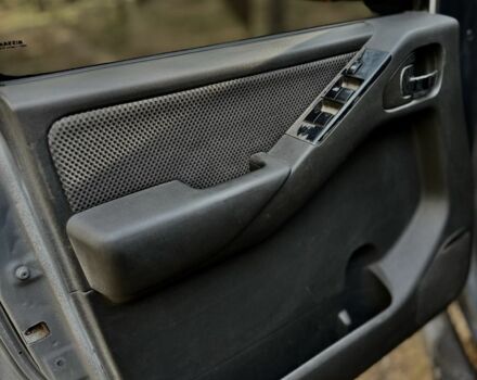 Черный Ниссан Навара, объемом двигателя 2.5 л и пробегом 370 тыс. км за 6000 $, фото 12 на Automoto.ua