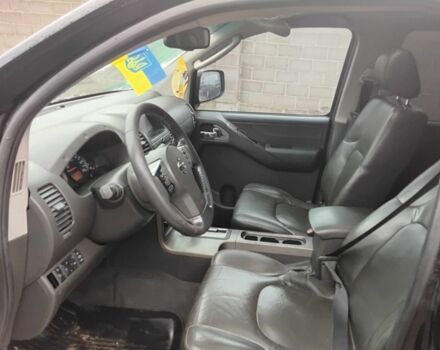 Черный Ниссан Навара, объемом двигателя 2.5 л и пробегом 280 тыс. км за 5500 $, фото 7 на Automoto.ua