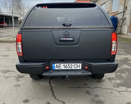 Черный Ниссан Навара, объемом двигателя 2.49 л и пробегом 334 тыс. км за 16000 $, фото 2 на Automoto.ua