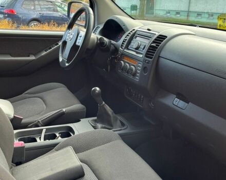 Черный Ниссан Навара, объемом двигателя 2.5 л и пробегом 218 тыс. км за 8099 $, фото 6 на Automoto.ua