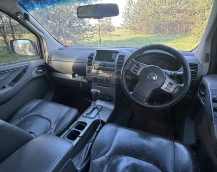 Черный Ниссан Навара, объемом двигателя 2.5 л и пробегом 200 тыс. км за 6100 $, фото 6 на Automoto.ua