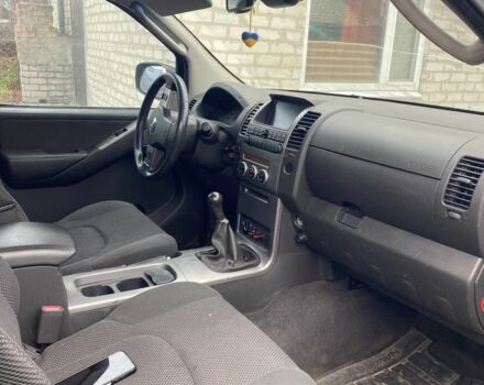 Черный Ниссан Навара, объемом двигателя 2.5 л и пробегом 314 тыс. км за 4950 $, фото 5 на Automoto.ua