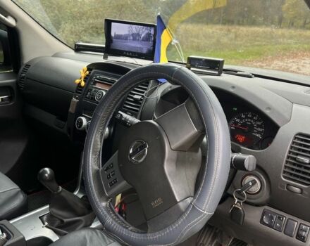 Черный Ниссан Навара, объемом двигателя 2.5 л и пробегом 200 тыс. км за 4950 $, фото 6 на Automoto.ua