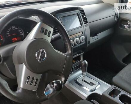 Черный Ниссан Навара, объемом двигателя 2.5 л и пробегом 320 тыс. км за 17300 $, фото 5 на Automoto.ua