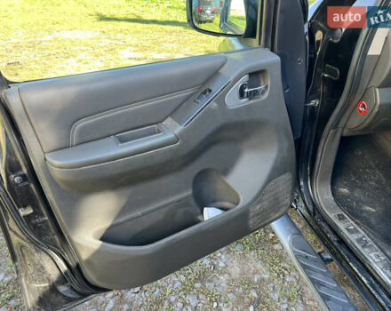 Чорний Ніссан Навара, об'ємом двигуна 2.49 л та пробігом 280 тис. км за 5328 $, фото 8 на Automoto.ua