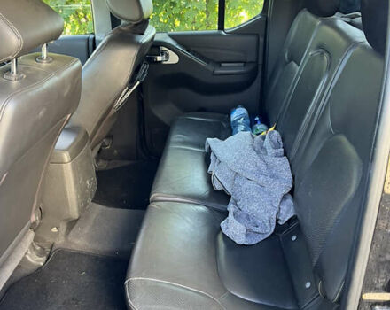 Чорний Ніссан Навара, об'ємом двигуна 2.49 л та пробігом 280 тис. км за 5328 $, фото 6 на Automoto.ua