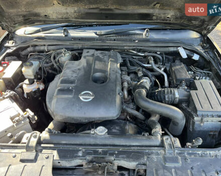 Чорний Ніссан Навара, об'ємом двигуна 2.49 л та пробігом 280 тис. км за 5328 $, фото 12 на Automoto.ua