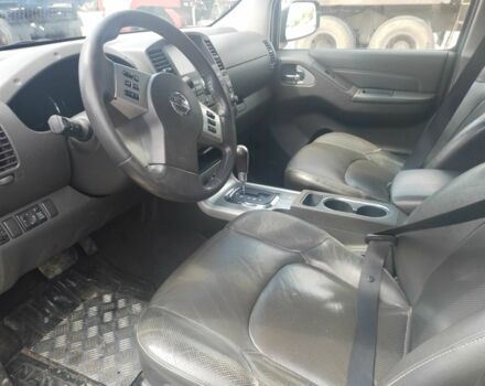 Черный Ниссан Навара, объемом двигателя 3 л и пробегом 350 тыс. км за 11001 $, фото 3 на Automoto.ua