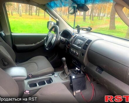 Черный Ниссан Навара, объемом двигателя 2.5 л и пробегом 260 тыс. км за 9500 $, фото 4 на Automoto.ua