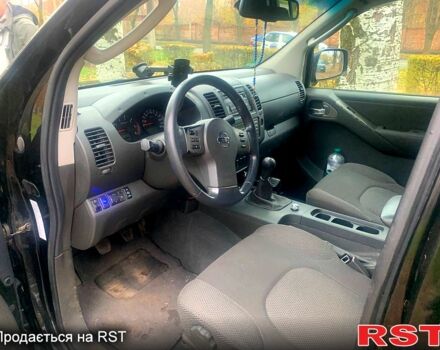 Черный Ниссан Навара, объемом двигателя 2.5 л и пробегом 260 тыс. км за 9500 $, фото 6 на Automoto.ua