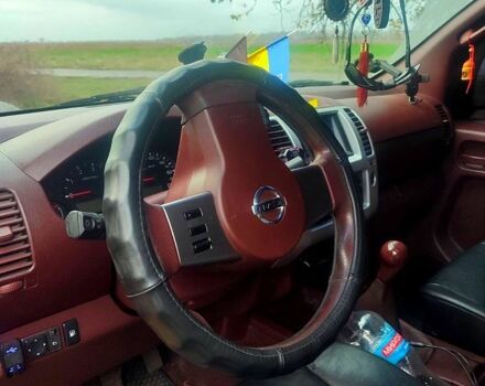 Черный Ниссан Навара, объемом двигателя 2.5 л и пробегом 370 тыс. км за 8000 $, фото 4 на Automoto.ua