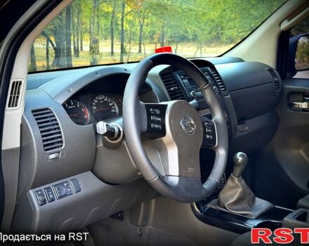 Черный Ниссан Навара, объемом двигателя 2.5 л и пробегом 280 тыс. км за 14999 $, фото 5 на Automoto.ua