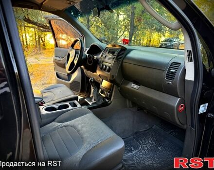 Черный Ниссан Навара, объемом двигателя 2.5 л и пробегом 280 тыс. км за 14999 $, фото 7 на Automoto.ua