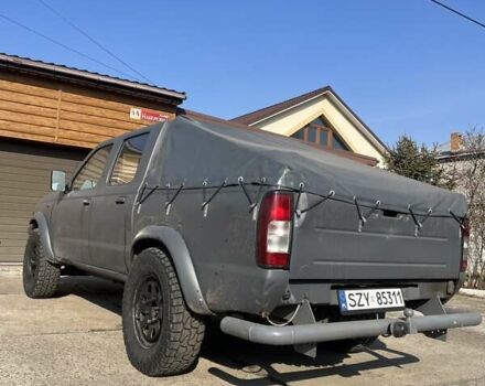Серый Ниссан Навара, объемом двигателя 2.5 л и пробегом 224 тыс. км за 7500 $, фото 2 на Automoto.ua