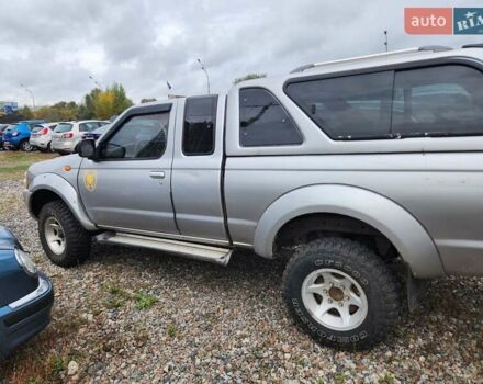 Серый Ниссан Навара, объемом двигателя 2.7 л и пробегом 240 тыс. км за 7999 $, фото 2 на Automoto.ua