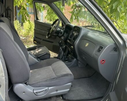 Серый Ниссан Навара, объемом двигателя 2.5 л и пробегом 375 тыс. км за 4842 $, фото 4 на Automoto.ua