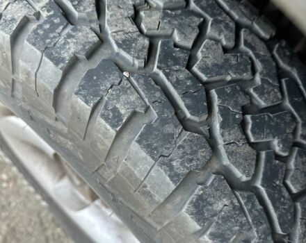 Серый Ниссан Навара, объемом двигателя 2.5 л и пробегом 375 тыс. км за 4842 $, фото 7 на Automoto.ua