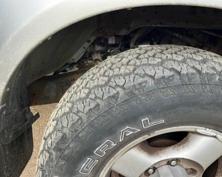 Сірий Ніссан Навара, об'ємом двигуна 2.5 л та пробігом 133 тис. км за 5600 $, фото 2 на Automoto.ua