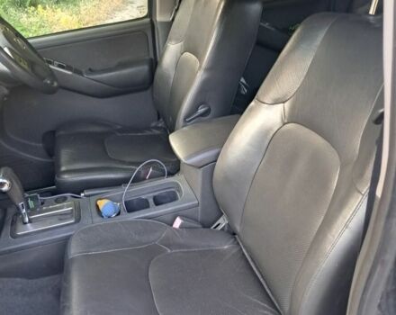 Серый Ниссан Навара, объемом двигателя 2.5 л и пробегом 240 тыс. км за 6000 $, фото 2 на Automoto.ua