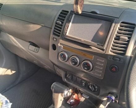 Серый Ниссан Навара, объемом двигателя 2.5 л и пробегом 240 тыс. км за 6000 $, фото 1 на Automoto.ua