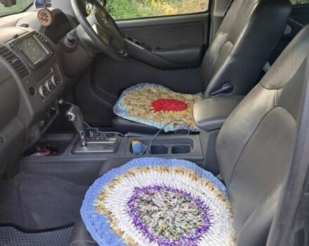 Серый Ниссан Навара, объемом двигателя 2.5 л и пробегом 240 тыс. км за 6000 $, фото 3 на Automoto.ua