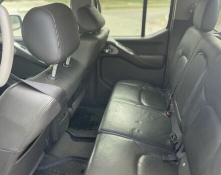 Серый Ниссан Навара, объемом двигателя 2.5 л и пробегом 272 тыс. км за 6500 $, фото 7 на Automoto.ua