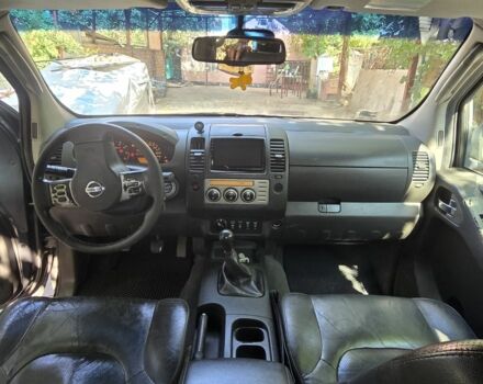 Серый Ниссан Навара, объемом двигателя 2.5 л и пробегом 466 тыс. км за 3400 $, фото 1 на Automoto.ua