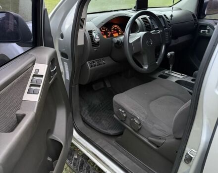 Сірий Ніссан Навара, об'ємом двигуна 2.5 л та пробігом 300 тис. км за 5800 $, фото 5 на Automoto.ua