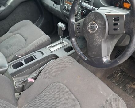 Серый Ниссан Навара, объемом двигателя 0 л и пробегом 170 тыс. км за 5800 $, фото 2 на Automoto.ua