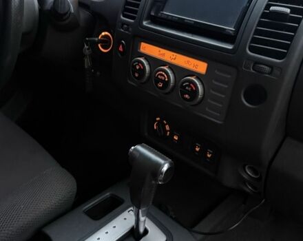 Сірий Ніссан Навара, об'ємом двигуна 2.5 л та пробігом 300 тис. км за 5800 $, фото 13 на Automoto.ua