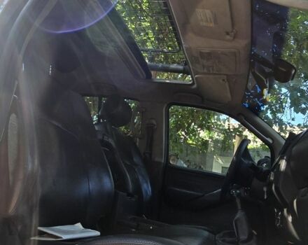 Серый Ниссан Навара, объемом двигателя 2.5 л и пробегом 466 тыс. км за 3400 $, фото 5 на Automoto.ua