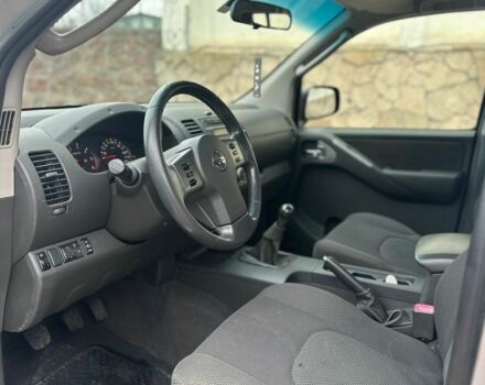 Сірий Ніссан Навара, об'ємом двигуна 2.5 л та пробігом 200 тис. км за 7300 $, фото 5 на Automoto.ua