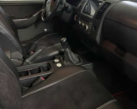 Сірий Ніссан Навара, об'ємом двигуна 2.5 л та пробігом 234 тис. км за 11000 $, фото 6 на Automoto.ua