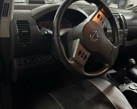 Сірий Ніссан Навара, об'ємом двигуна 2.49 л та пробігом 234 тис. км за 11000 $, фото 4 на Automoto.ua