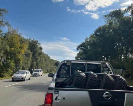 Серый Ниссан Навара, объемом двигателя 2.5 л и пробегом 316 тыс. км за 5216 $, фото 1 на Automoto.ua