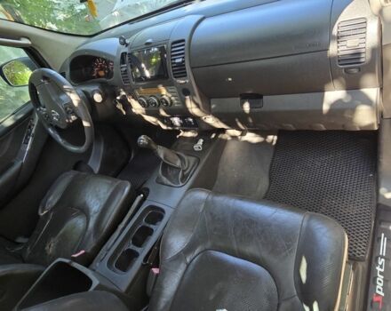 Серый Ниссан Навара, объемом двигателя 2.5 л и пробегом 466 тыс. км за 3400 $, фото 3 на Automoto.ua