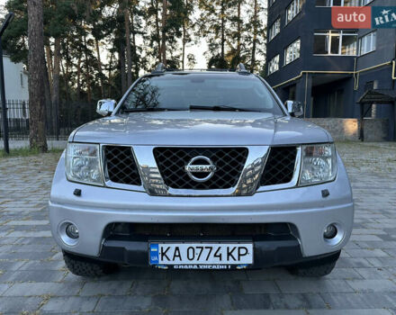 Серый Ниссан Навара, объемом двигателя 2.5 л и пробегом 343 тыс. км за 11700 $, фото 3 на Automoto.ua