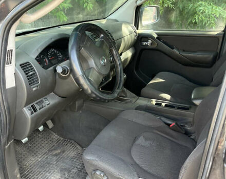 Серый Ниссан Навара, объемом двигателя 2.49 л и пробегом 300 тыс. км за 8800 $, фото 3 на Automoto.ua