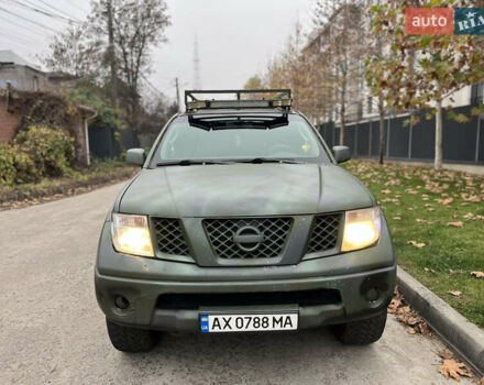 Серый Ниссан Навара, объемом двигателя 2.49 л и пробегом 340 тыс. км за 8500 $, фото 2 на Automoto.ua