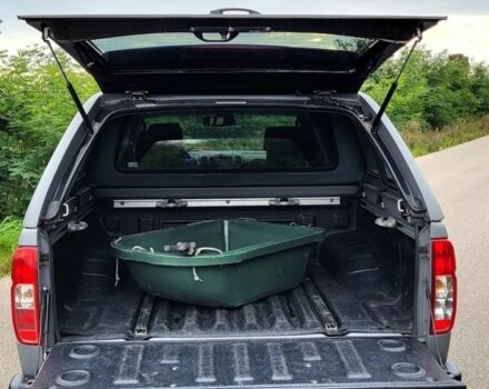 Серый Ниссан Навара, объемом двигателя 2.5 л и пробегом 203 тыс. км за 5200 $, фото 5 на Automoto.ua