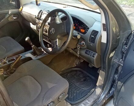 Серый Ниссан Навара, объемом двигателя 2.5 л и пробегом 180 тыс. км за 5500 $, фото 6 на Automoto.ua