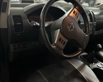 Сірий Ніссан Навара, об'ємом двигуна 2.5 л та пробігом 234 тис. км за 11000 $, фото 5 на Automoto.ua