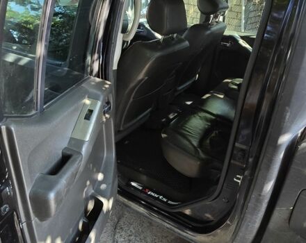 Серый Ниссан Навара, объемом двигателя 2.5 л и пробегом 466 тыс. км за 3400 $, фото 8 на Automoto.ua