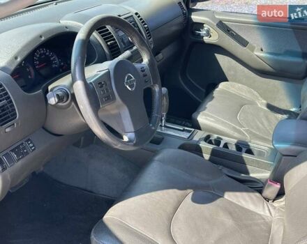 Серый Ниссан Навара, объемом двигателя 2.49 л и пробегом 380 тыс. км за 9899 $, фото 11 на Automoto.ua