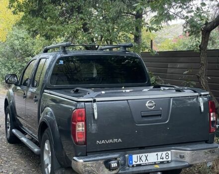 Серый Ниссан Навара, объемом двигателя 2.5 л и пробегом 300 тыс. км за 6000 $, фото 1 на Automoto.ua