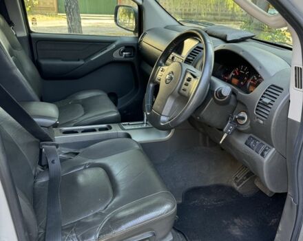 Серый Ниссан Навара, объемом двигателя 2.5 л и пробегом 187 тыс. км за 6700 $, фото 9 на Automoto.ua