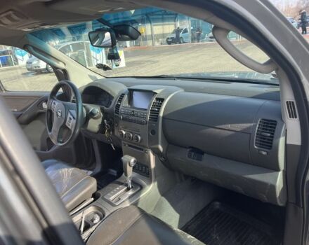 Серый Ниссан Навара, объемом двигателя 2.5 л и пробегом 285 тыс. км за 7500 $, фото 6 на Automoto.ua