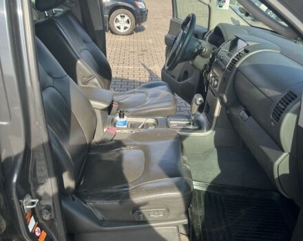 Серый Ниссан Навара, объемом двигателя 2.5 л и пробегом 285 тыс. км за 7500 $, фото 5 на Automoto.ua