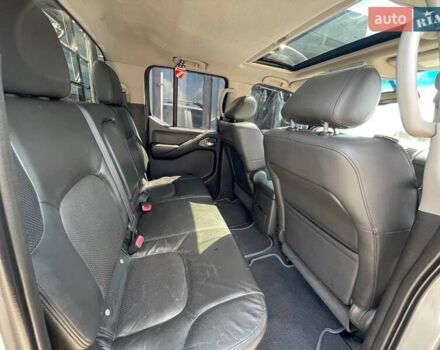 Серый Ниссан Навара, объемом двигателя 2.49 л и пробегом 380 тыс. км за 9899 $, фото 16 на Automoto.ua