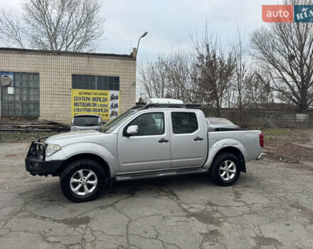 Сірий Ніссан Навара, об'ємом двигуна 2.49 л та пробігом 370 тис. км за 10000 $, фото 5 на Automoto.ua